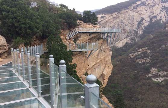 对联：天外是银河烟波宛转 云中开翠幕山雨霏微