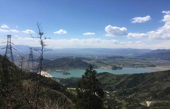 对联：园虽得半身有余闲便觉天空地阔 事不求全心常知足自然气静神怡